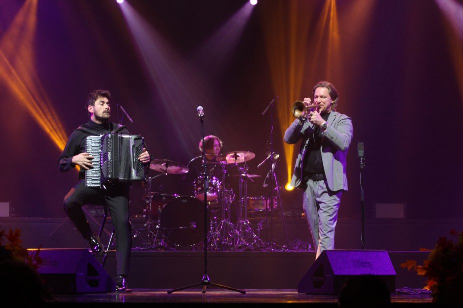 Петр Дранга отпраздновал День музыки в БКЗ «Октябрьский», собрав друзей