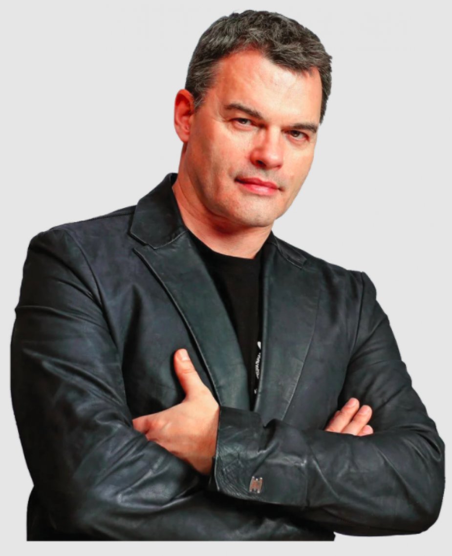 Поет Евгений Дятлов